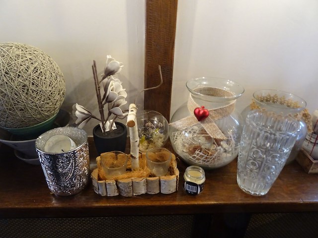 Houten kast + decoratie - afbeelding 3 van  6