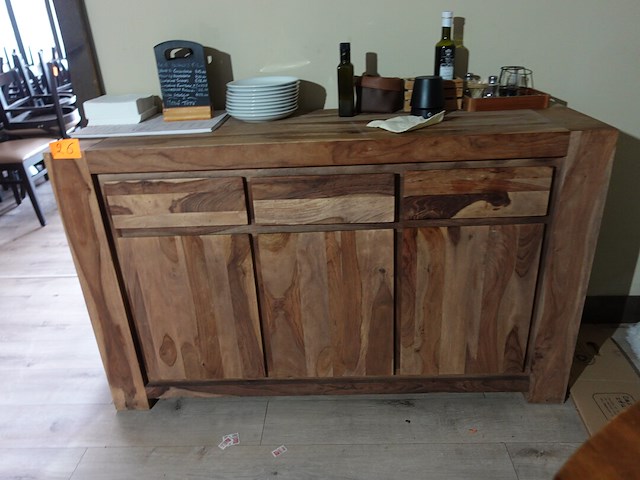 Houten kast + inhoud - afbeelding 1 van  6