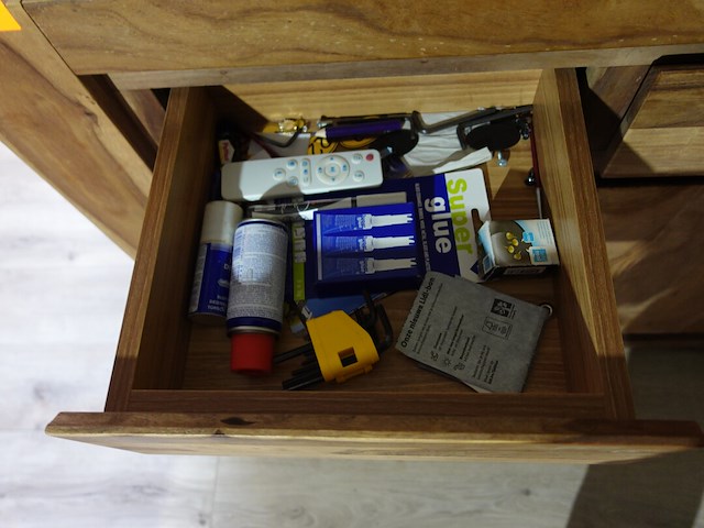 Houten kast + inhoud - afbeelding 4 van  6