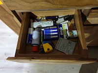 Houten kast + inhoud - afbeelding 4 van  6