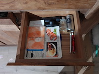 Houten kast + inhoud - afbeelding 6 van  6