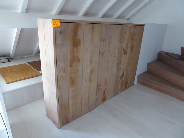 Houten kast + inhoud - afbeelding 3 van  3