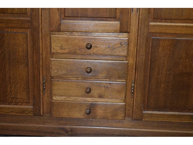 Houten kast met 5 deuren - afbeelding 2 van  4