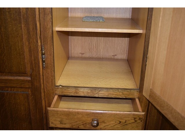 Houten kast met 5 deuren - afbeelding 4 van  4