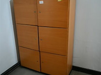 Houten kast met 6 deuren - afbeelding 1 van  3