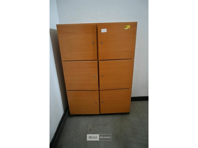 Houten kast met 6 deuren - afbeelding 2 van  3