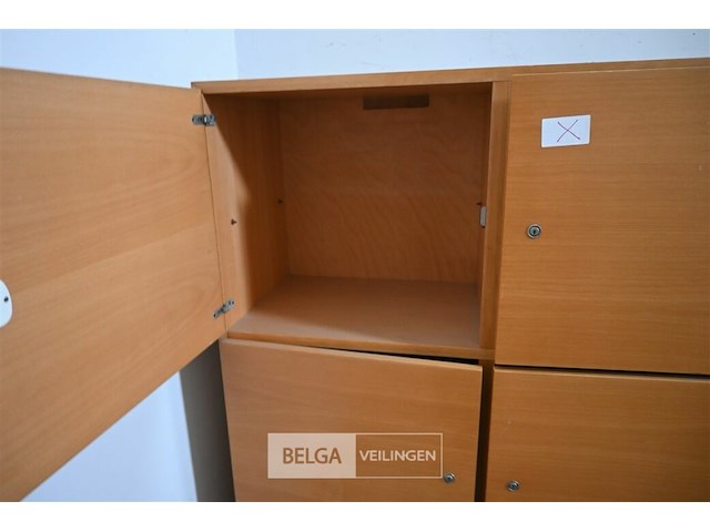 Houten kast met 6 deuren - afbeelding 3 van  3
