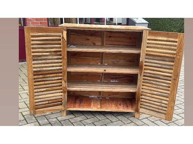 Houten kast met legplanken h110cm - afbeelding 1 van  1