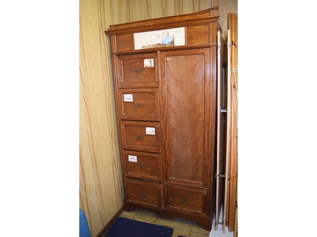Houten kast met siertegels, 6 lades en 1 deur - afbeelding 1 van  5