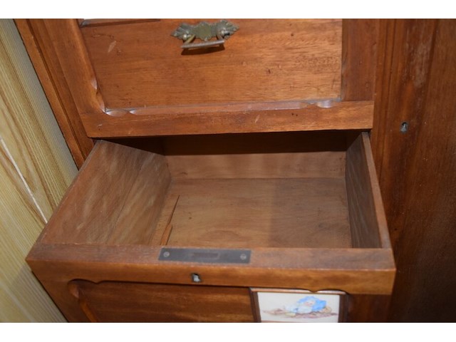 Houten kast met siertegels, 6 lades en 1 deur - afbeelding 5 van  5