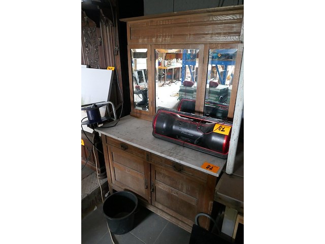Houten kast met spiegel - afbeelding 1 van  3