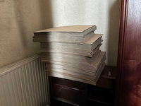 Houten kast, verpakkingsmateriaal en glazen - afbeelding 6 van  12