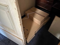 Houten kast, verpakkingsmateriaal en glazen - afbeelding 7 van  12