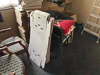 Houten kast, verpakkingsmateriaal en glazen - afbeelding 9 van  12
