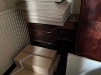 Houten kast, verpakkingsmateriaal en glazen - afbeelding 5 van  12