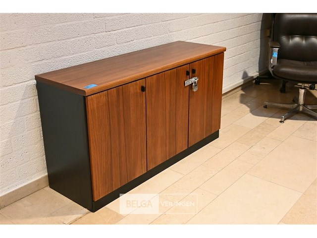 Houten kast - afbeelding 1 van  4