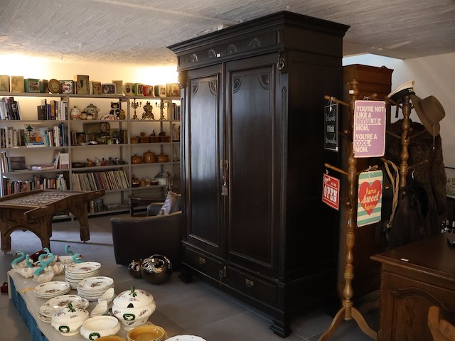 Houten kast - afbeelding 1 van  7