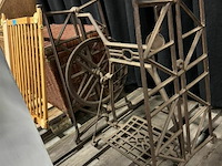 Houten kastje + onderstel naaimachine - afbeelding 3 van  4