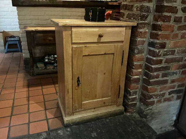 Houten kastje - afbeelding 1 van  1