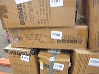 Houten kattenhuis met bloempot, ramen, meerdere ingangen - afbeelding 11 van  11