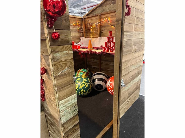 Houten kerstchalet - 3x2m - afbeelding 1 van  10