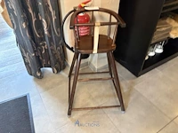 Houten kinderstoel