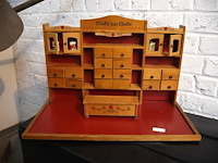 Houten kinderwinkeldisplay