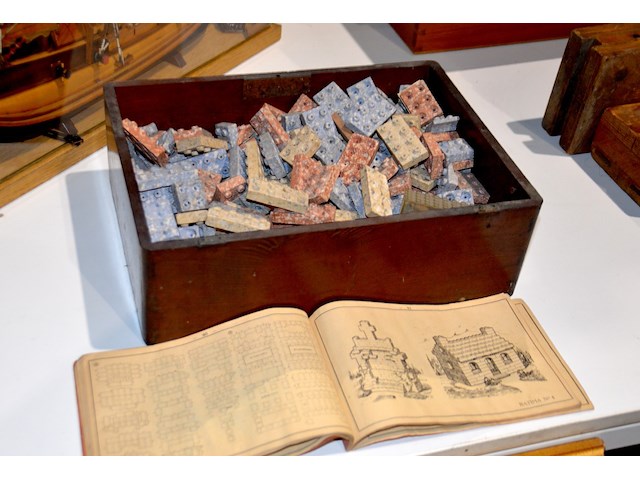 Houten kist met batima blokken en handleiding - afbeelding 1 van  2