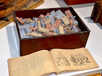 Houten kist met batima blokken en handleiding - afbeelding 1 van  2