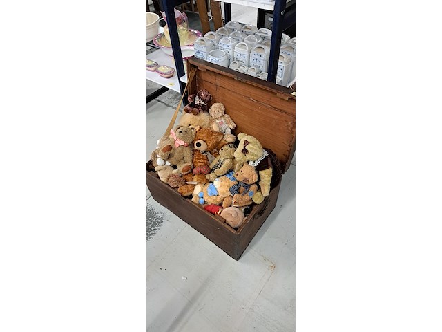 Houten kist met beren - afbeelding 1 van  2