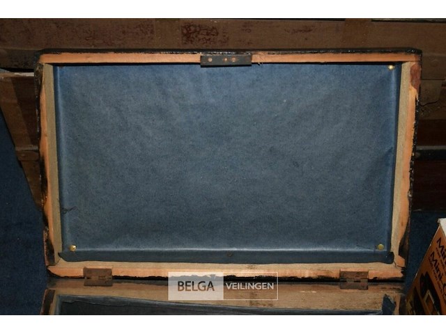 Houten kist met inhoud - afbeelding 3 van  3