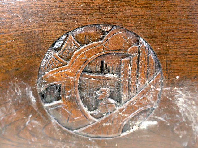 Houten kist met snijwerk - afbeelding 4 van  12