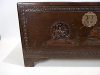 Houten kist met snijwerk - afbeelding 6 van  12