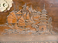 Houten kist met snijwerk - afbeelding 10 van  12