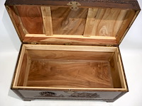 Houten kist met snijwerk - afbeelding 12 van  12
