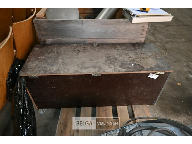 Houten kist op wielen - afbeelding 2 van  4
