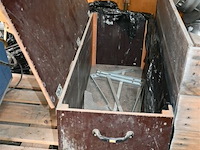 Houten kist op wielen - afbeelding 4 van  4
