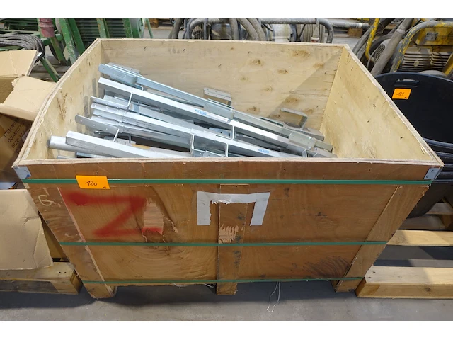 Houten kist + valbeveiliging - afbeelding 1 van  6