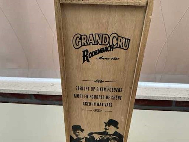 Houten kist voor fles van rodenbach get. laurel & hardy - afbeelding 2 van  4