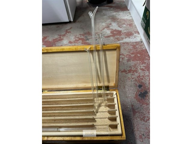 Houten kistje met alcoholmeter/hydrometer - afbeelding 2 van  3
