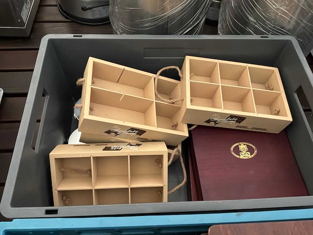 Houten kistjes voor chocolade en pralines - afbeelding 2 van  4