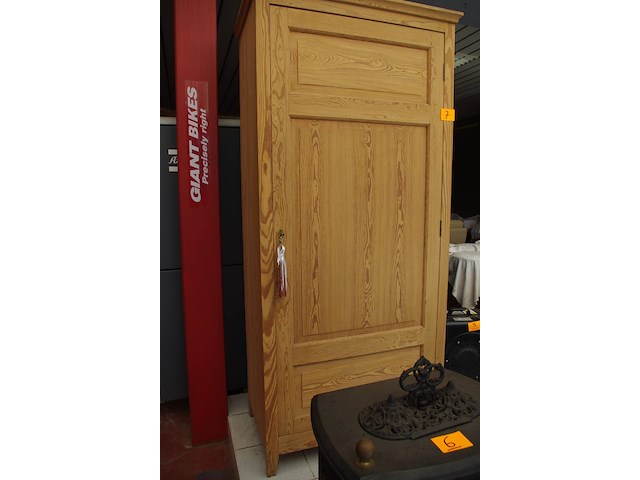 Houten kleerkast - afbeelding 1 van  2
