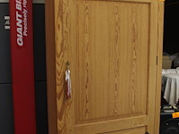 Houten kleerkast