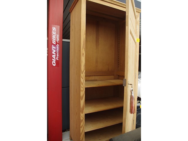 Houten kleerkast - afbeelding 2 van  2
