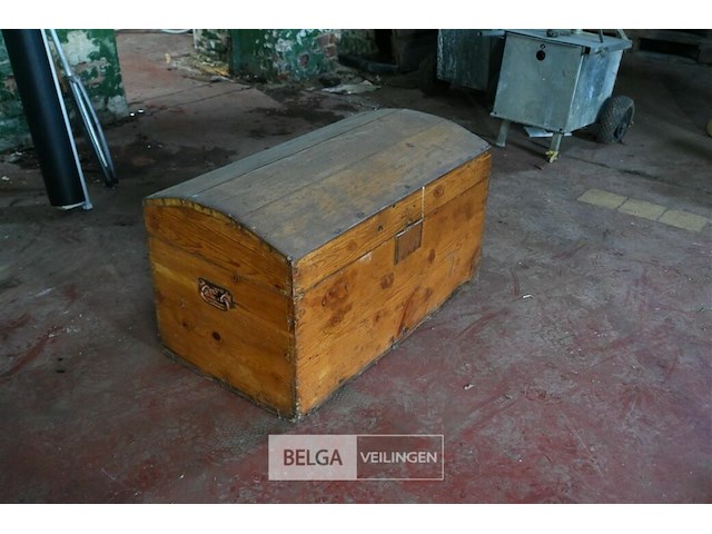 Houten koffer met deksel - afbeelding 1 van  7