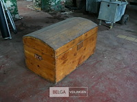 Houten koffer met deksel - afbeelding 1 van  7