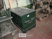 Houten koffer met deksel - afbeelding 1 van  6