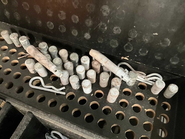 Houten koffer met pinnenset en toebehoren - afbeelding 3 van  7