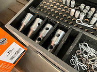 Houten koffer met pinnenset en toebehoren - afbeelding 4 van  7