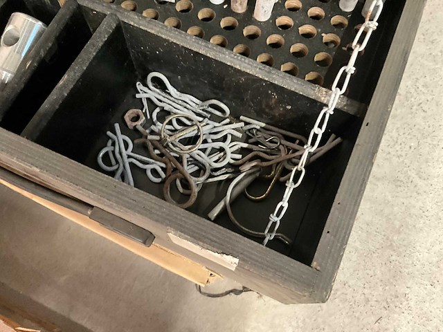 Houten koffer met pinnenset en toebehoren - afbeelding 5 van  7